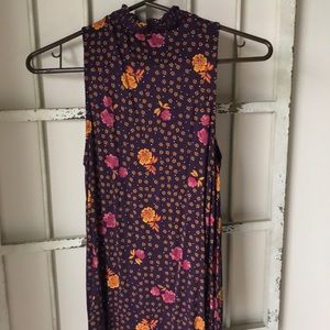 Sleeveless Turtle Neck